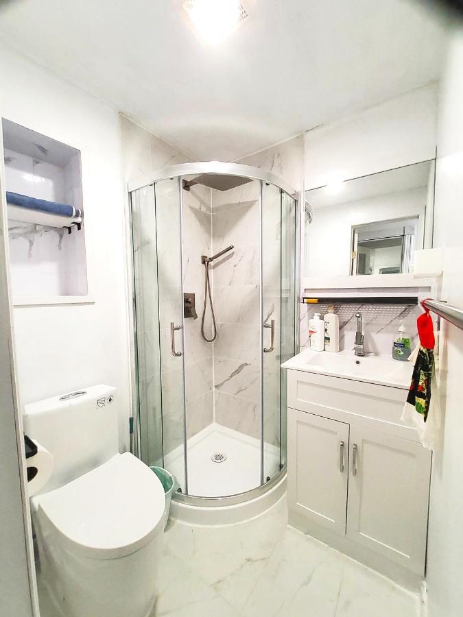 Renovated Cozy Bedroom With Private Washroom Toronto Exterior foto