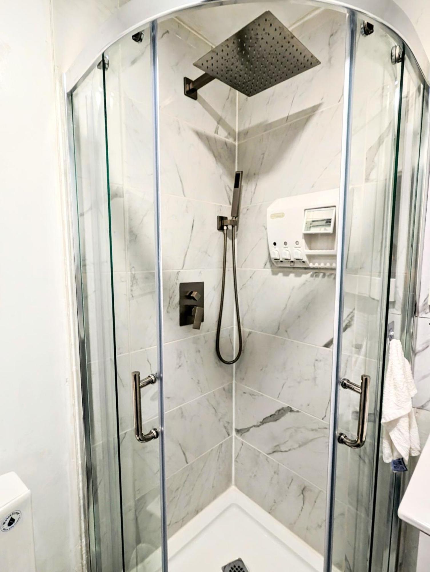 Renovated Cozy Bedroom With Private Washroom Toronto Exterior foto